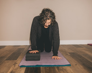 Sue Kruszewski (B.Ed., C-IAYT, RYT200)