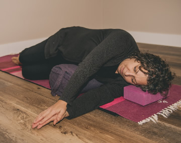 Sue Kruszewski (B.Ed., C-IAYT, RYT200)